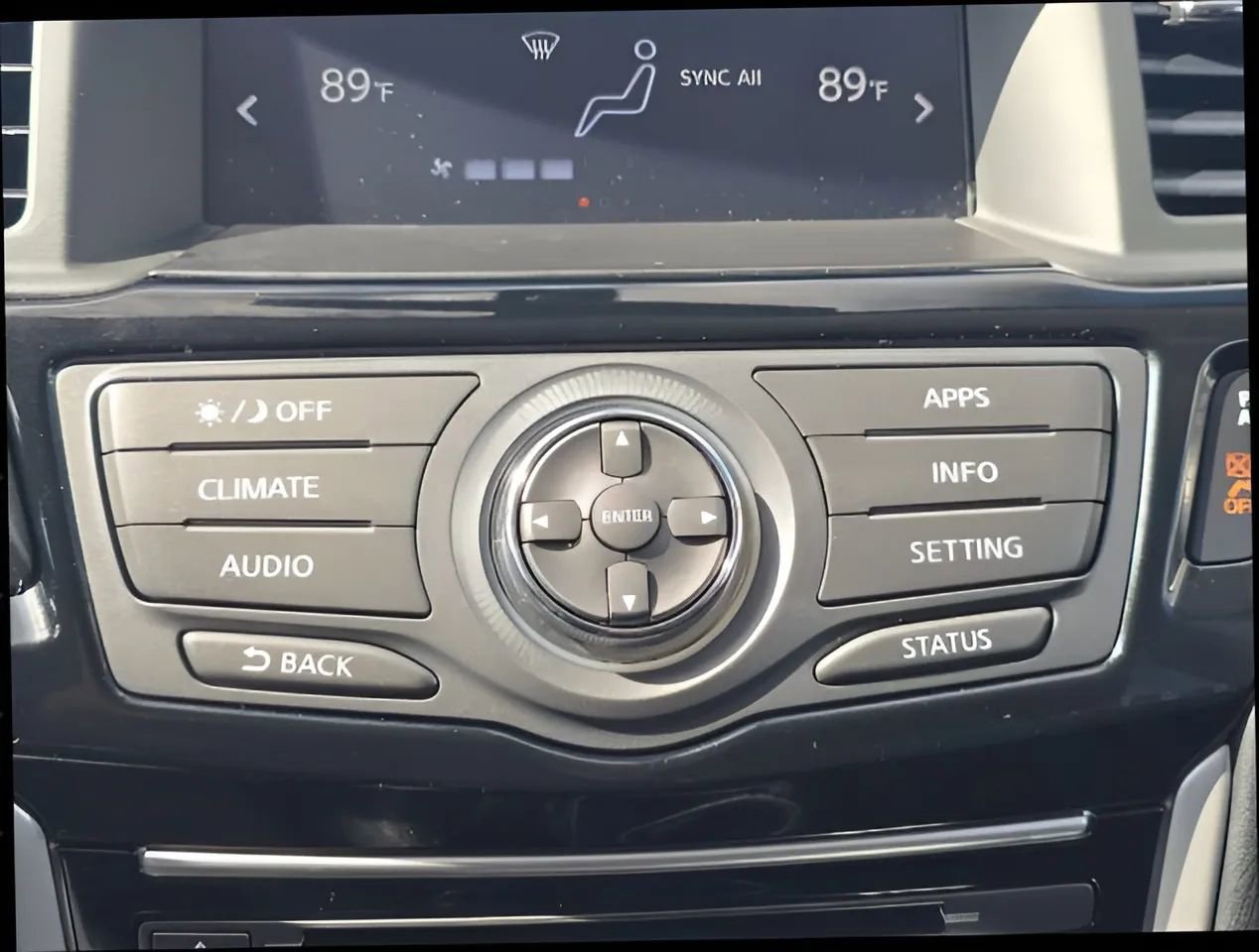 Used 2019 Nissan Pathfinder SV image 28