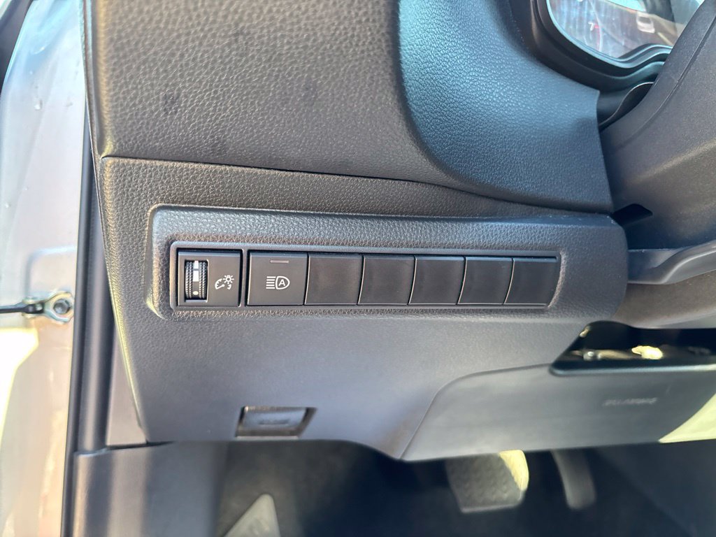 Used 2025 Toyota Corolla LE FWD image 34