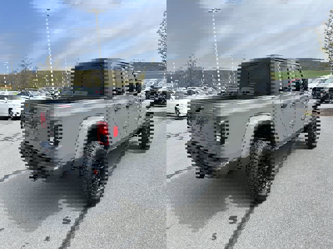 Used 2022 Jeep Gladiator Sport AWD/4WD image 7