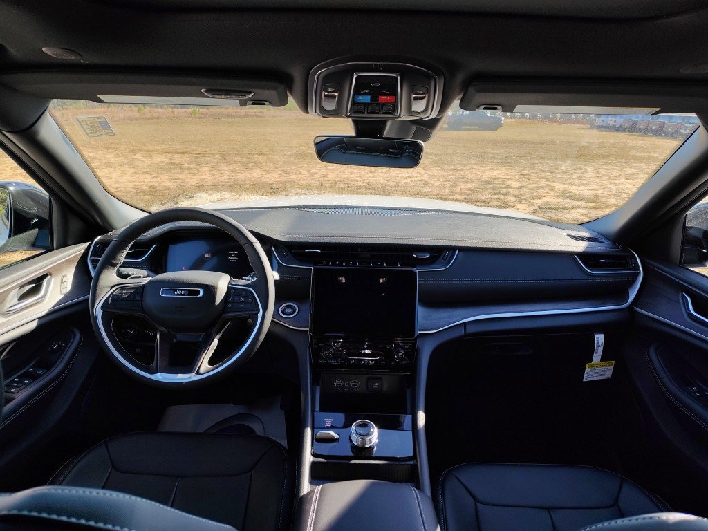 New 2025 Jeep Grand Cherokee Limited AWD/4WD image 34