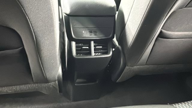 Used 2025 Chevrolet Equinox LT image 35