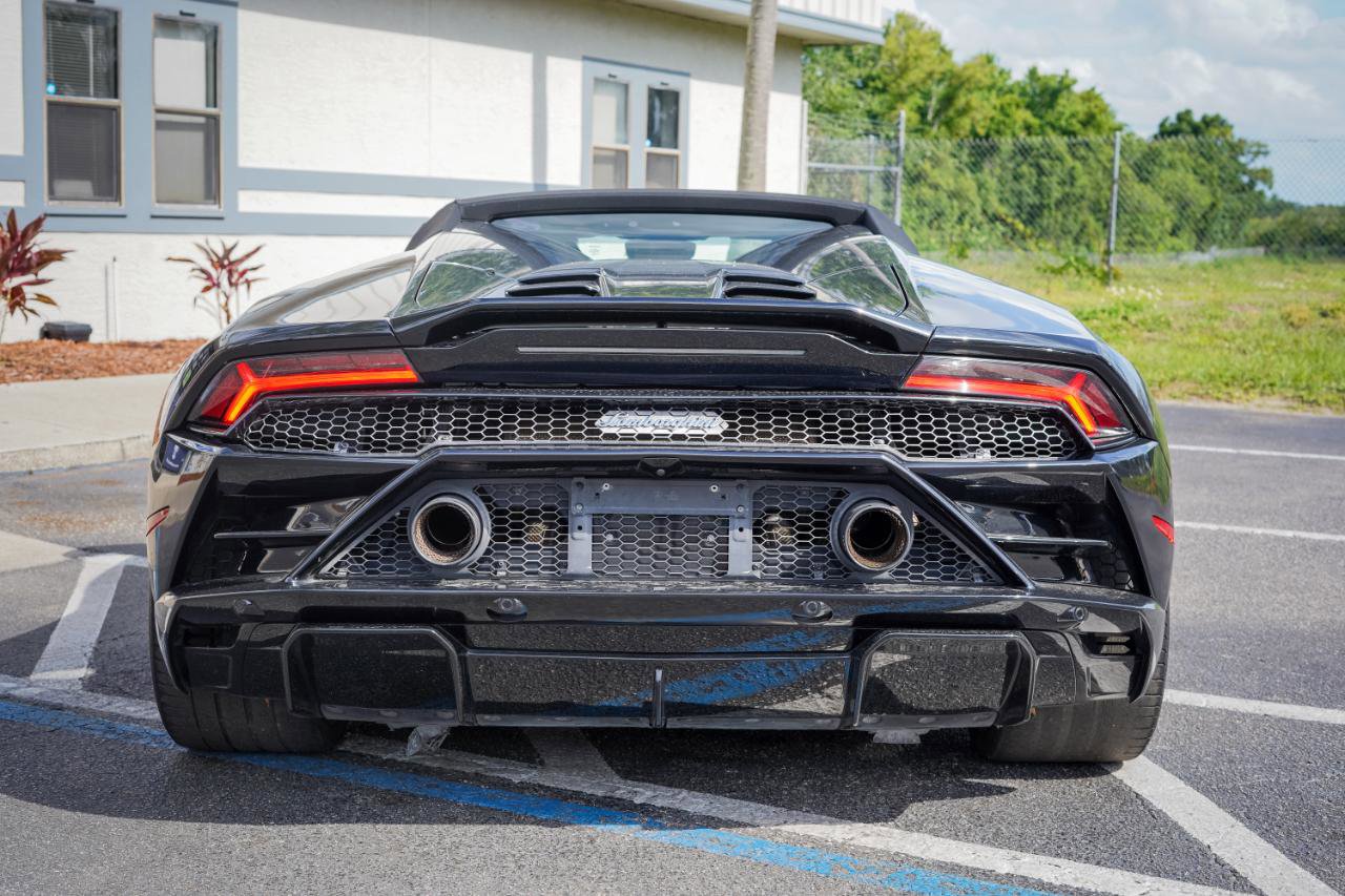 Used 2020 Lamborghini Huracan EVO RWD image 6