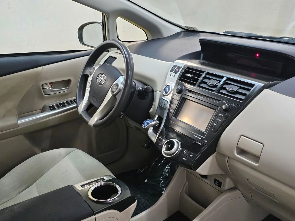 Used 2014 Toyota Prius V Three image 10