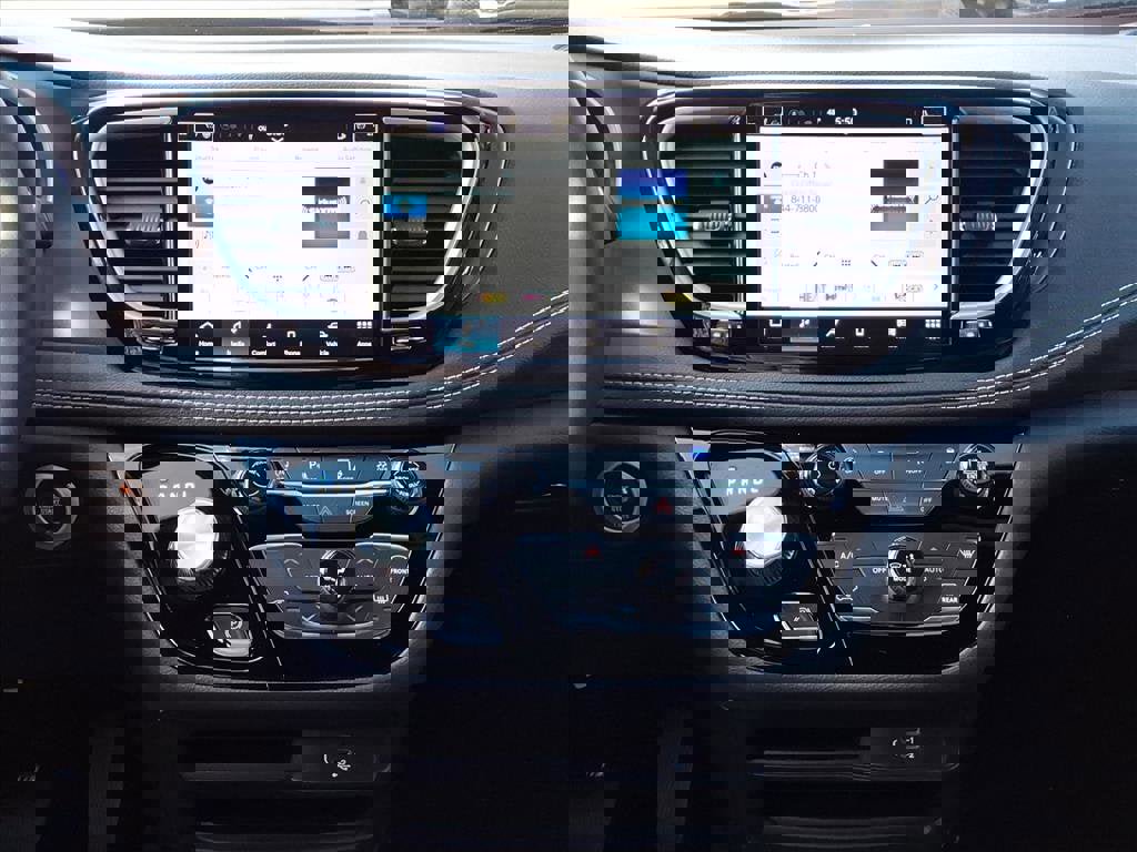 New 2026 Chrysler Pacifica Select image 9