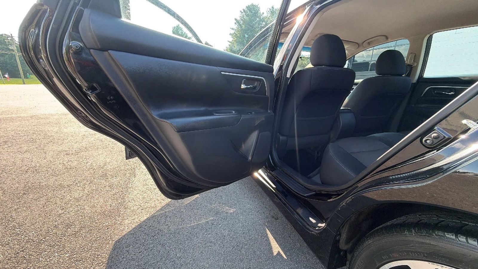 Used 2018 Nissan Altima 2.5 SR FWD image 34