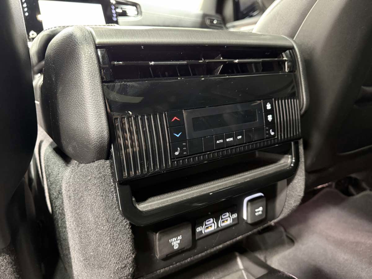 Used 2024 Jeep Wagoneer Series II w/ Convenience Group I image 19