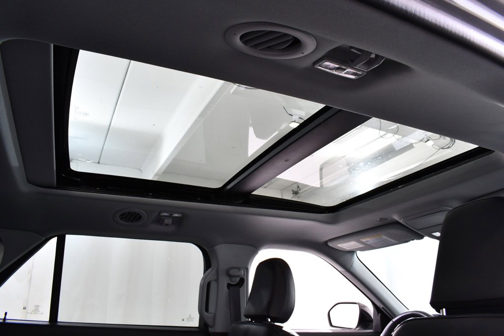 Used 2022 Ford Explorer XLT w/ Equipment Group 202A image 18