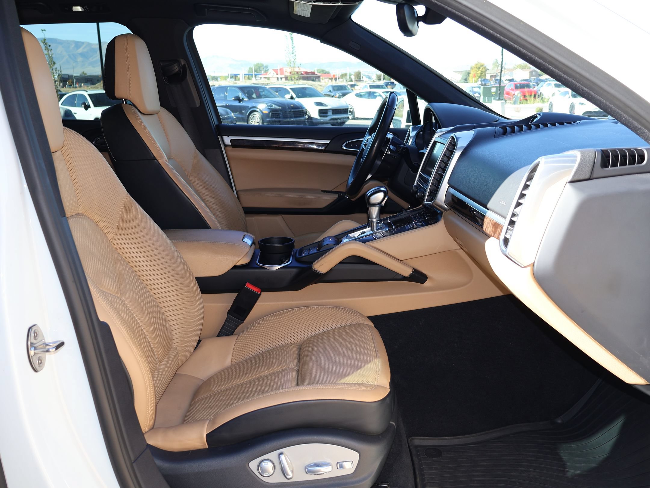 Used 2016 Porsche Cayenne S AWD/4WD image 33