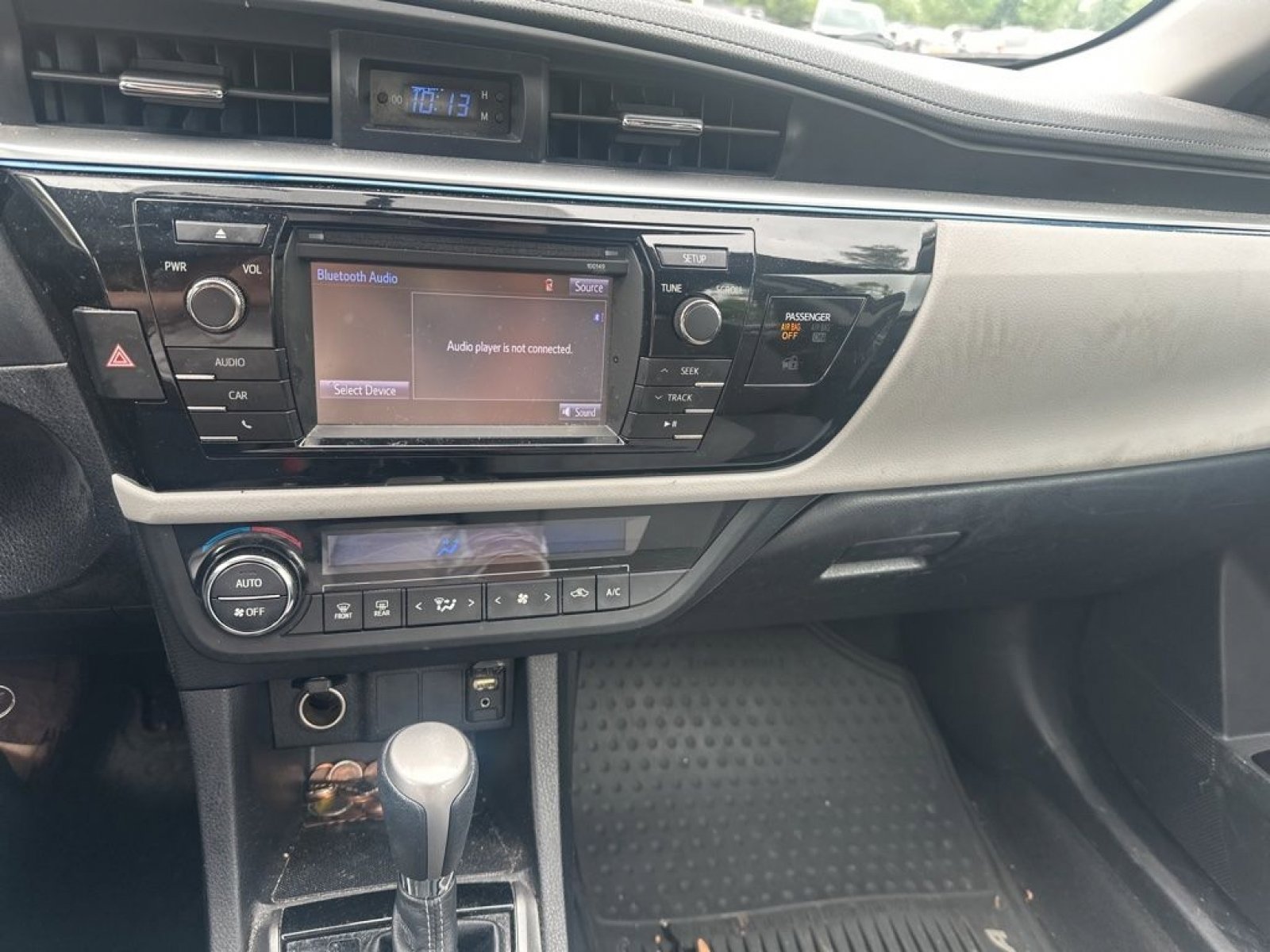 Used 2015 Toyota Corolla LE FWD image 12