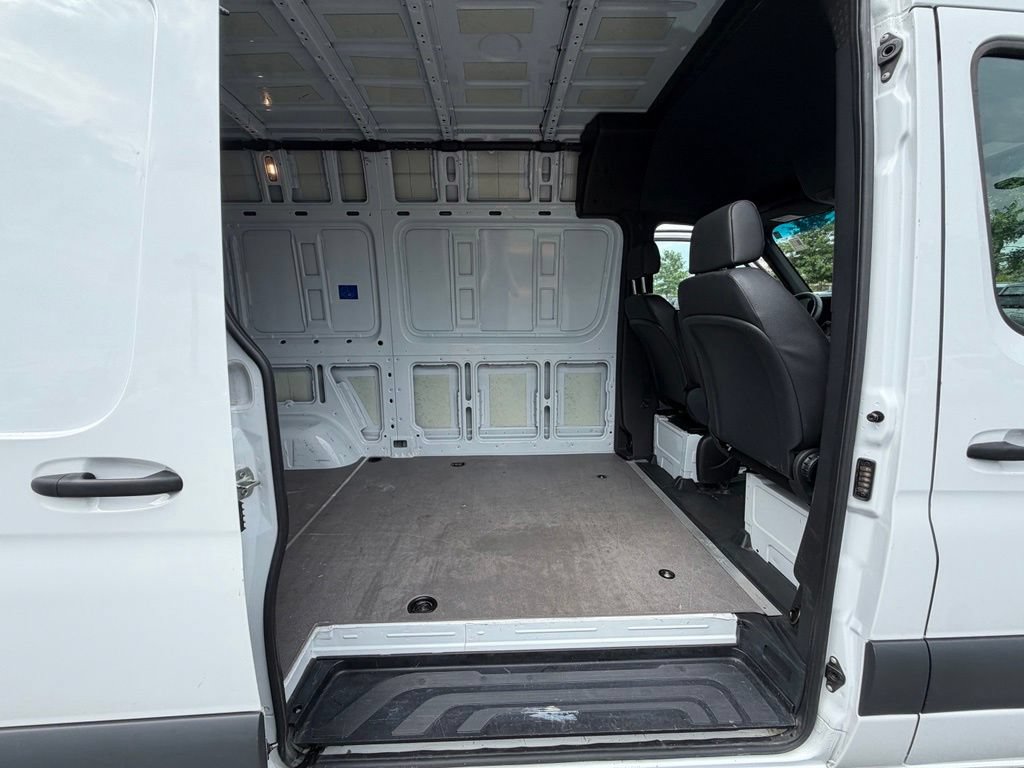 Used 2025 Mercedes-Benz Sprinter 2500 image 24