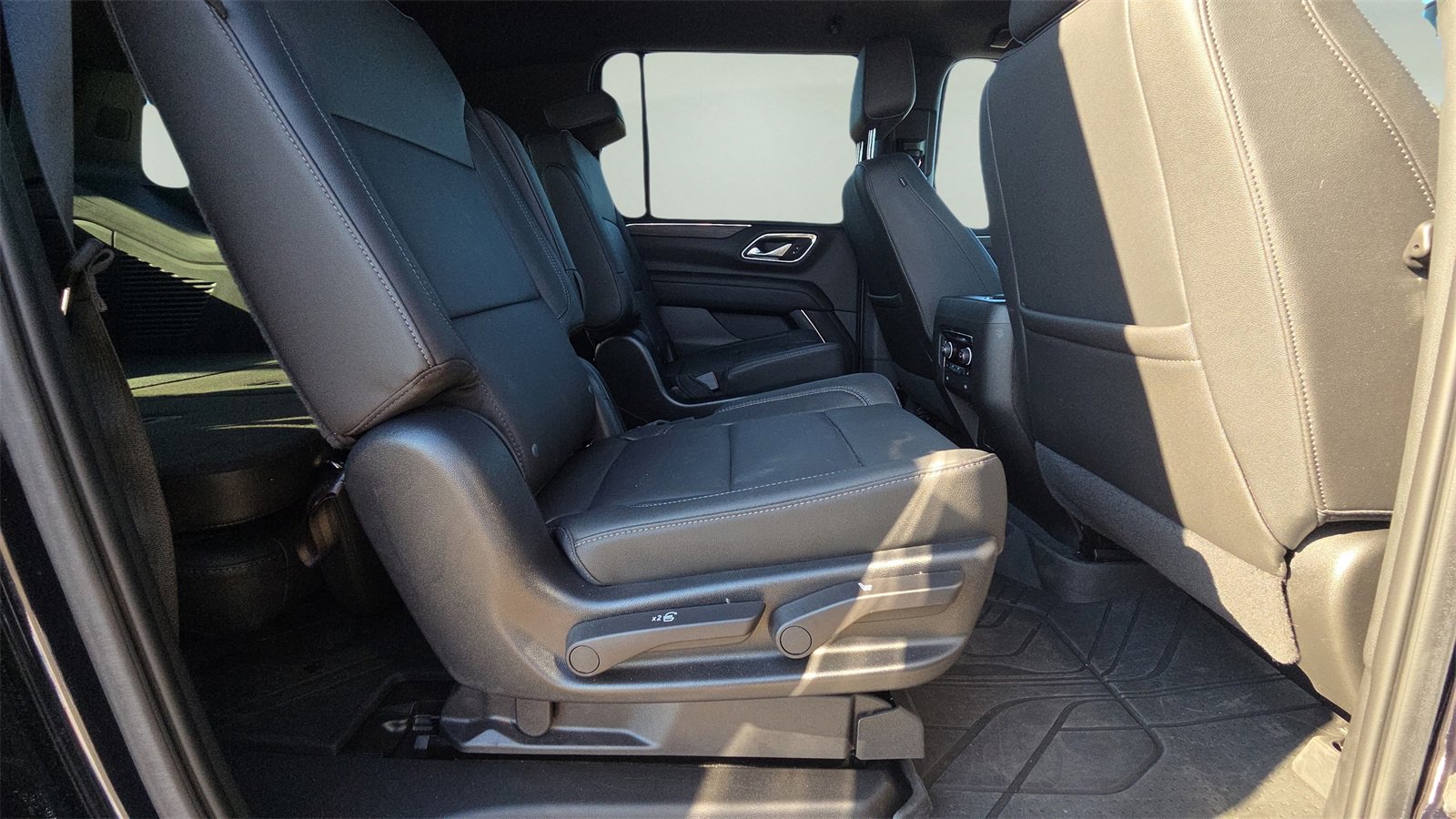 Used 2022 Chevrolet Suburban Z71 w/ Z71 Off-Road Package image 14