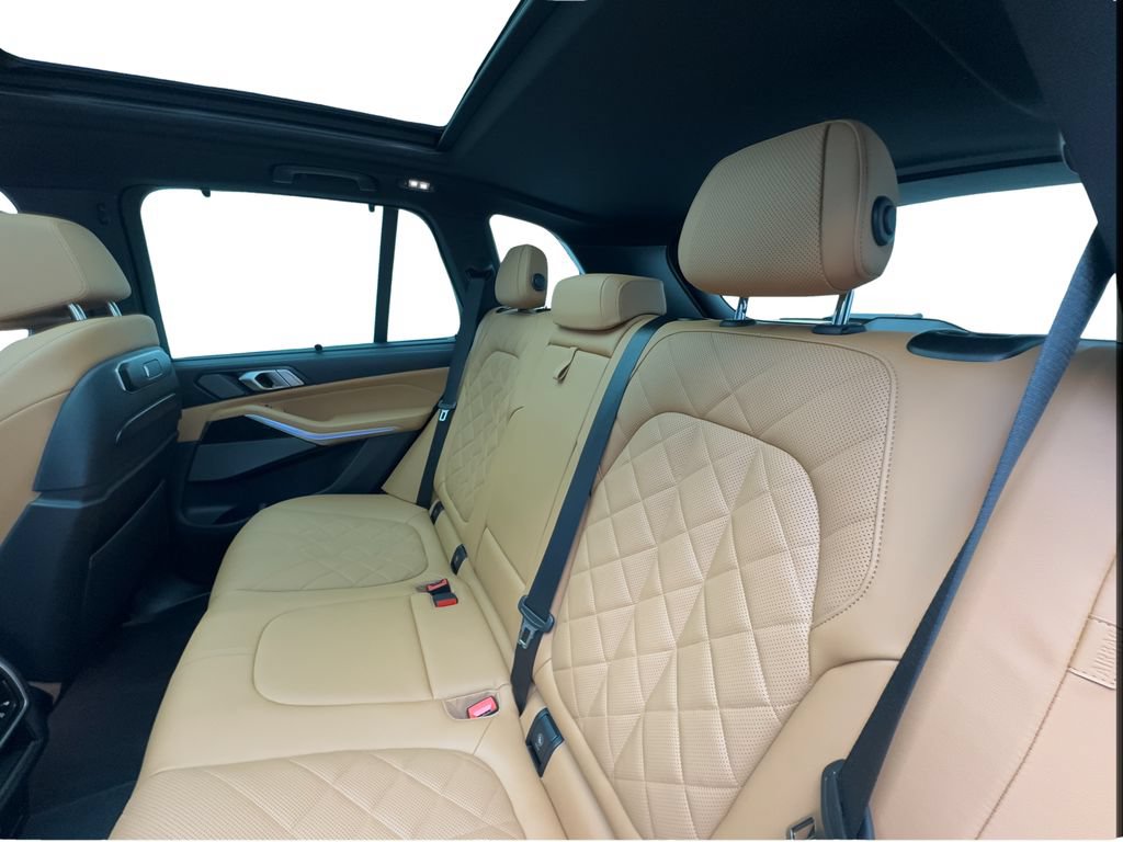 Used 2025 BMW X5 M60i AWD/4WD image 26