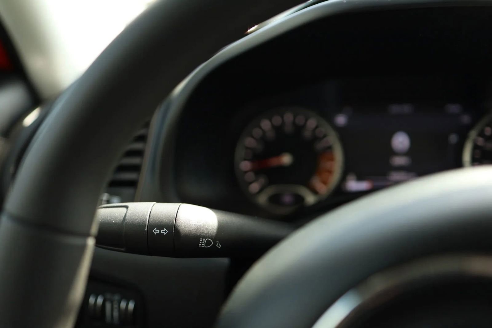 Used 2023 Jeep Renegade Latitude AWD/4WD image 21