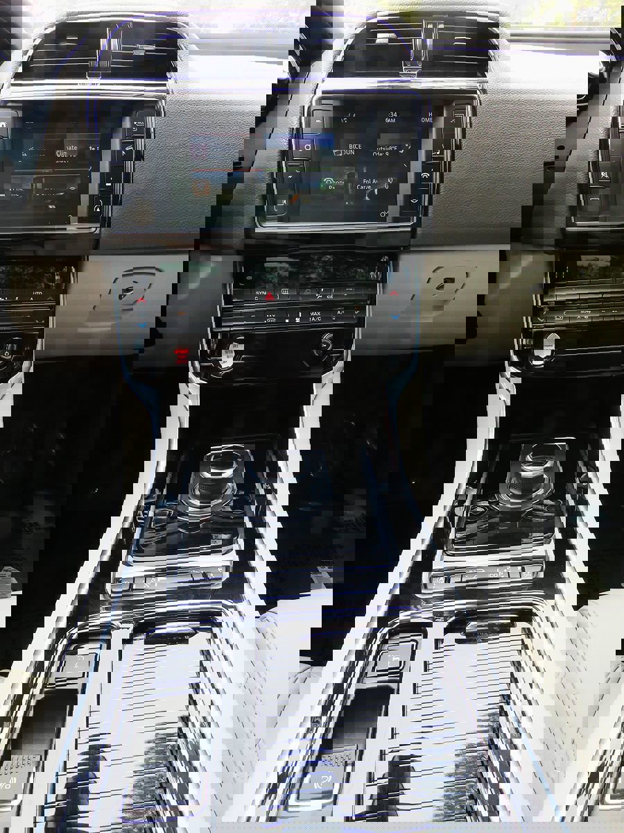 Used 2018 Jaguar XE Prestige image 25