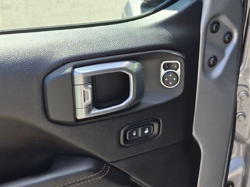 Certified 2020 Jeep Wrangler Unlimited Sahara AWD/4WD image 9