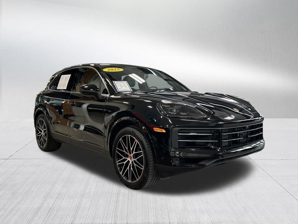 Used 2025 Porsche Cayenne AWD/4WD image 3