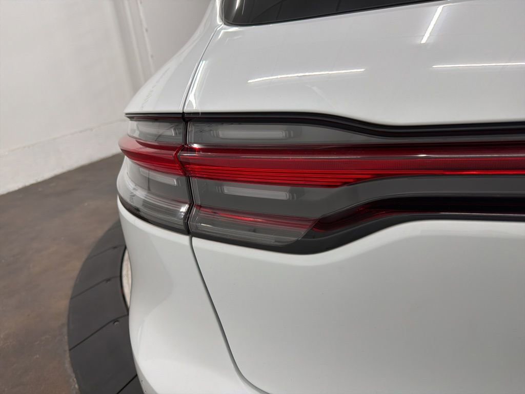 Used 2022 Porsche Macan image 11