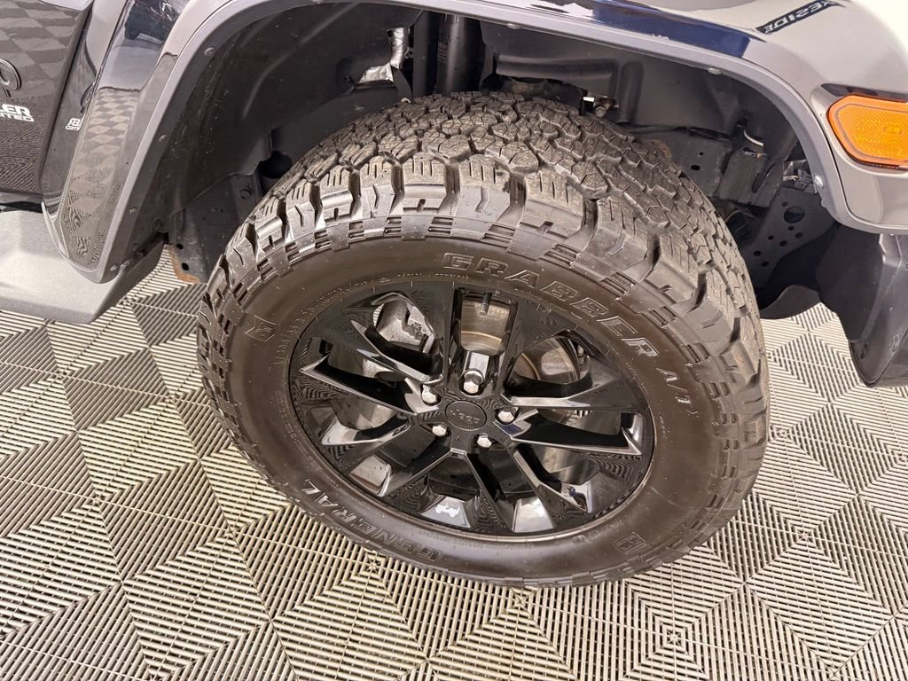 Used 2022 Jeep Wrangler Unlimited Sahara AWD/4WD image 18