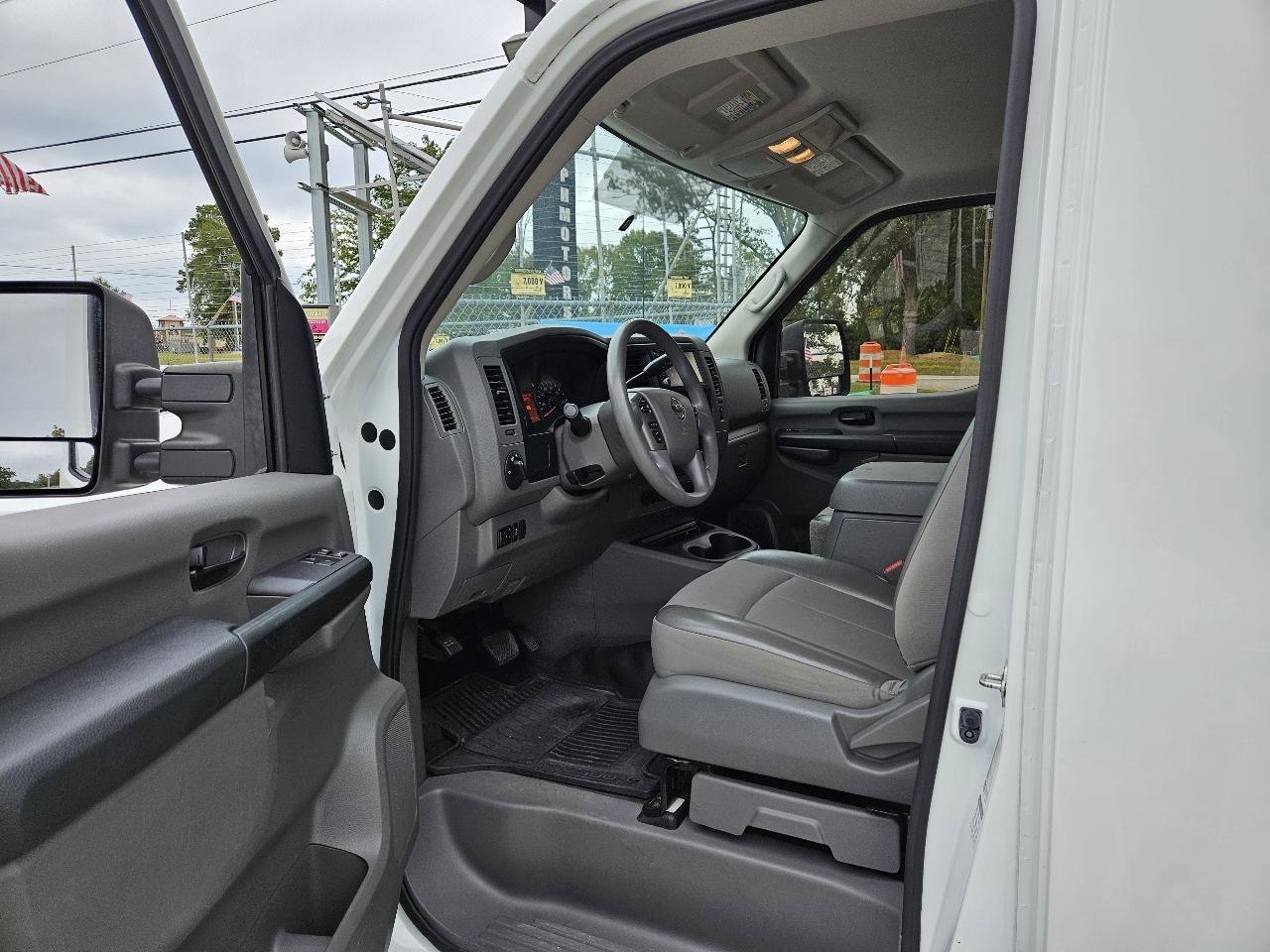 Used 2019 Nissan NV 2500 SV RWD image 9