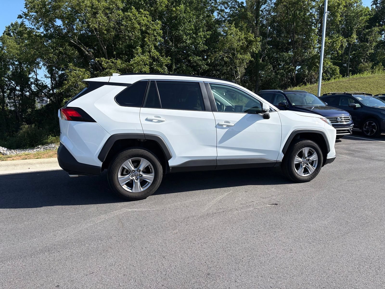 Used 2022 Toyota RAV4 XLE FWD image 8