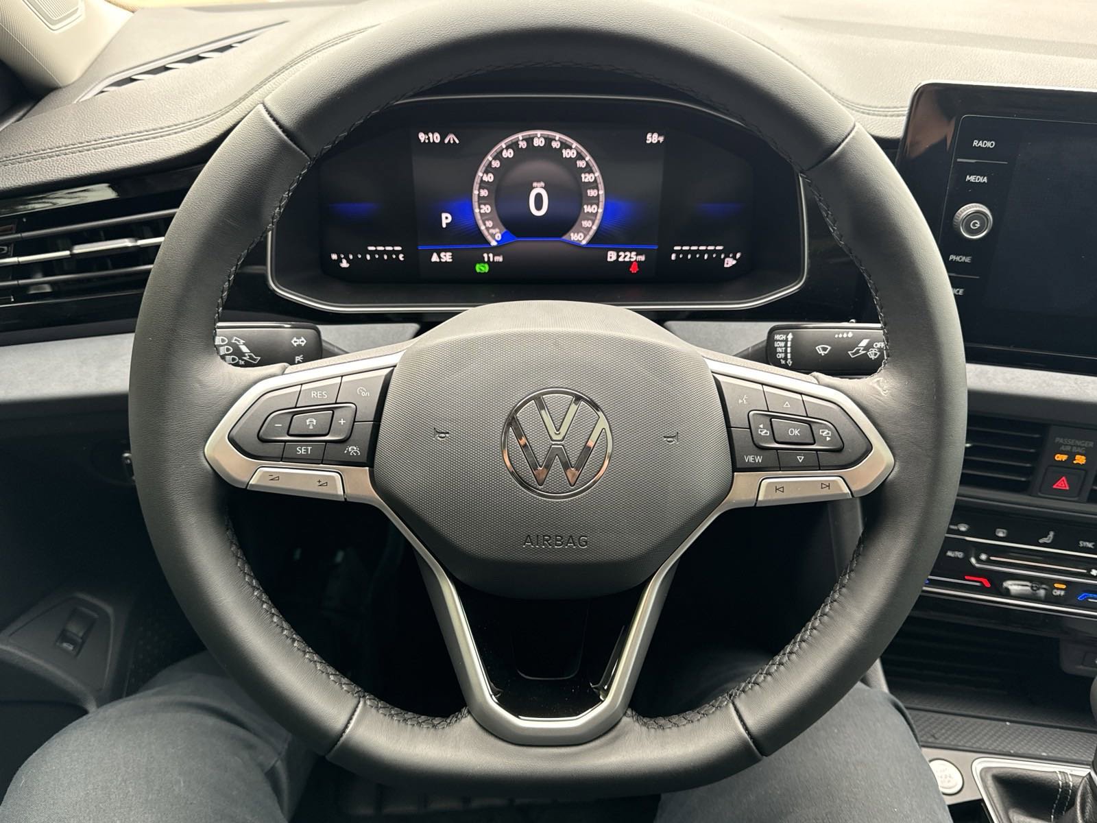 New 2026 Volkswagen Jetta SE FWD image 9