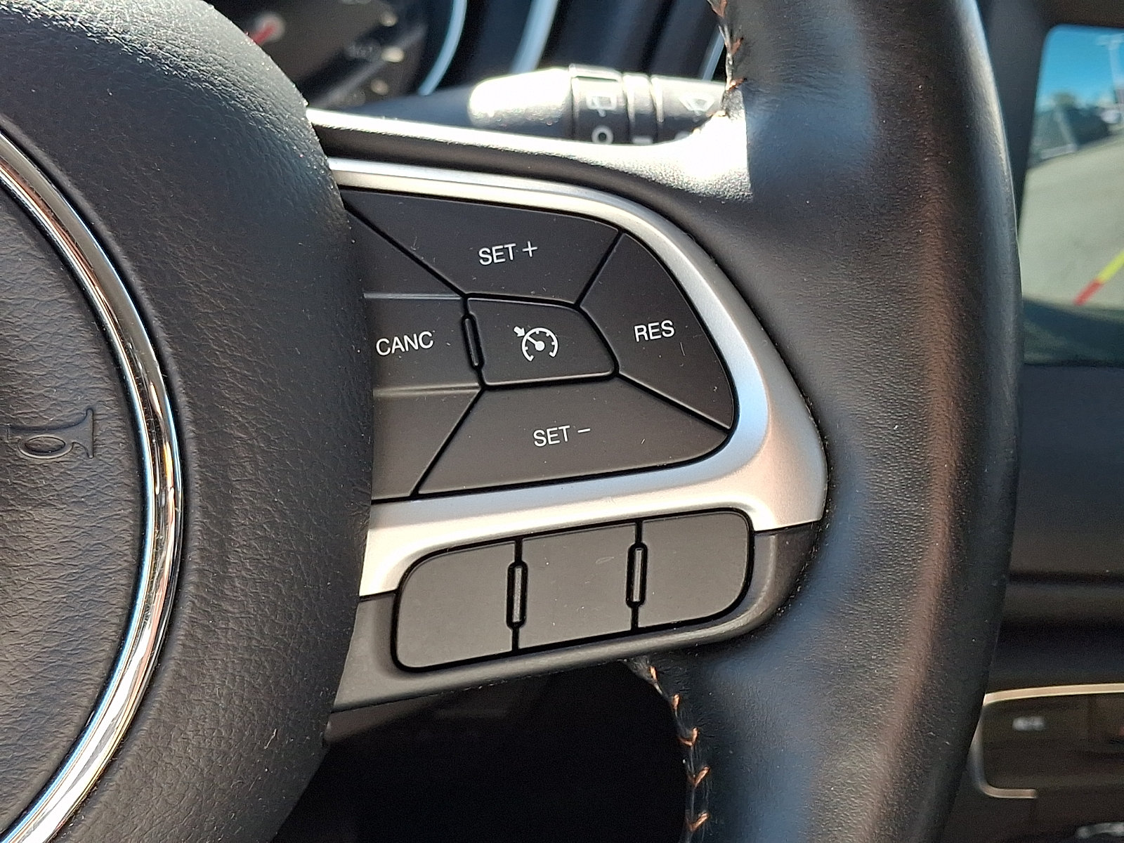 Used 2018 Jeep Compass Latitude w/ Popular Equipment Group AWD/4WD image 23
