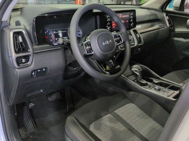 Used 2022 Kia Sorento LX FWD image 9