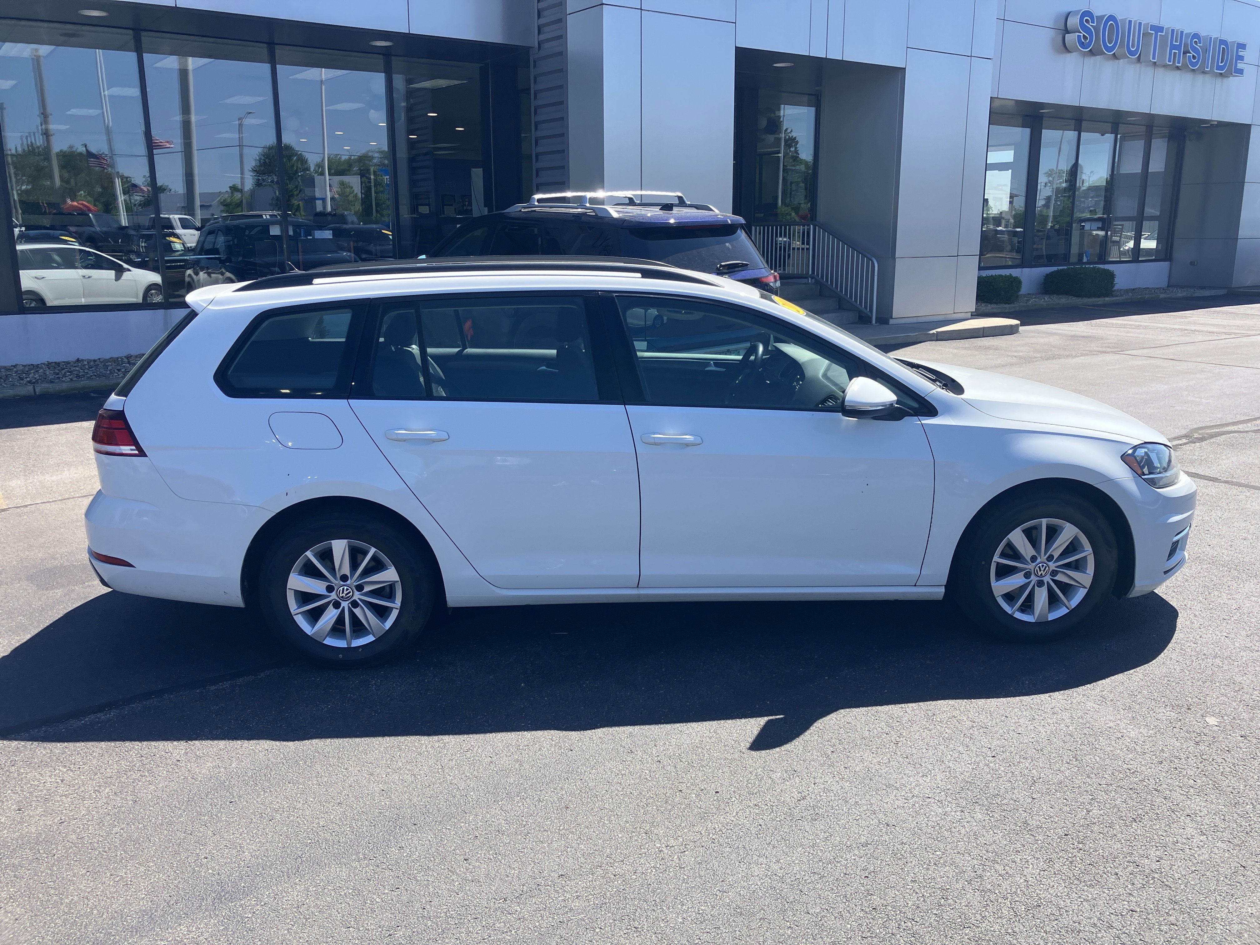 Used 2019 Volkswagen Golf S FWD image 9