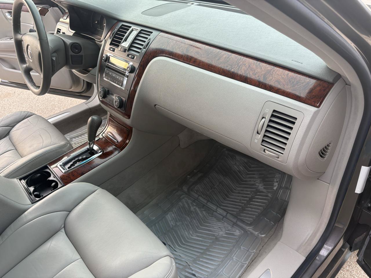 Used 2006 Cadillac DTS FWD image 30