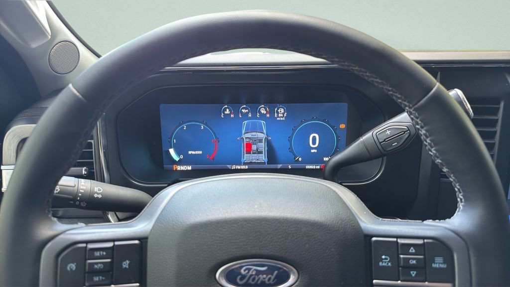 Used 2025 Ford F250 Lariat w/ Black Appearance Package image 11