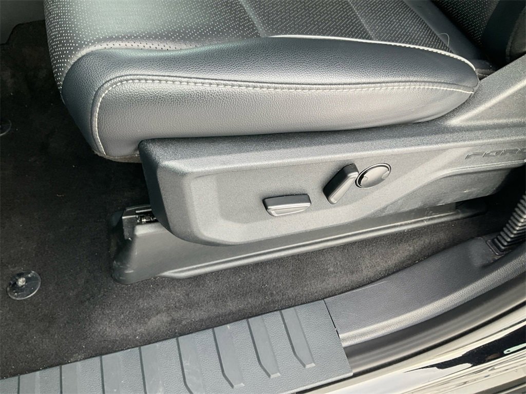 Used 2025 Ford F150 Lariat w/ Equipment Group 501A Mid image 25