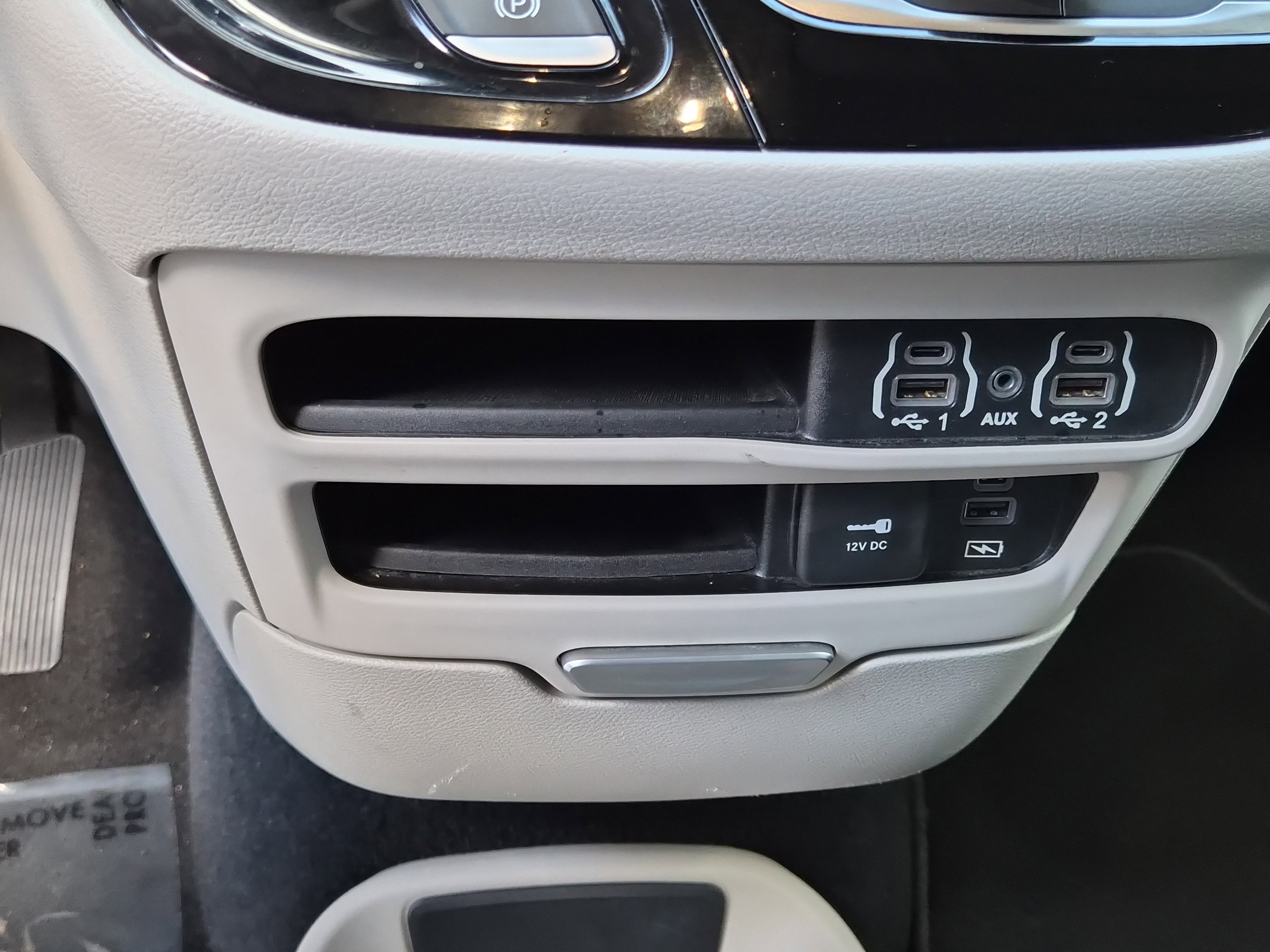 Used 2022 Chrysler Pacifica Touring-L image 27