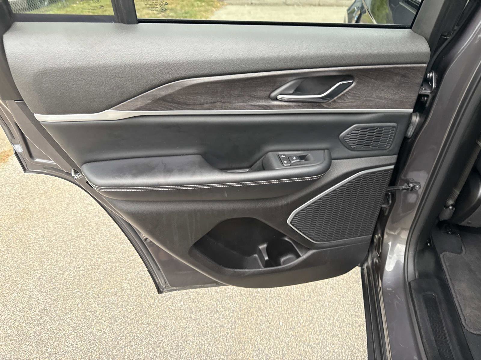 Used 2024 Jeep Grand Cherokee Limited 4xe image 11