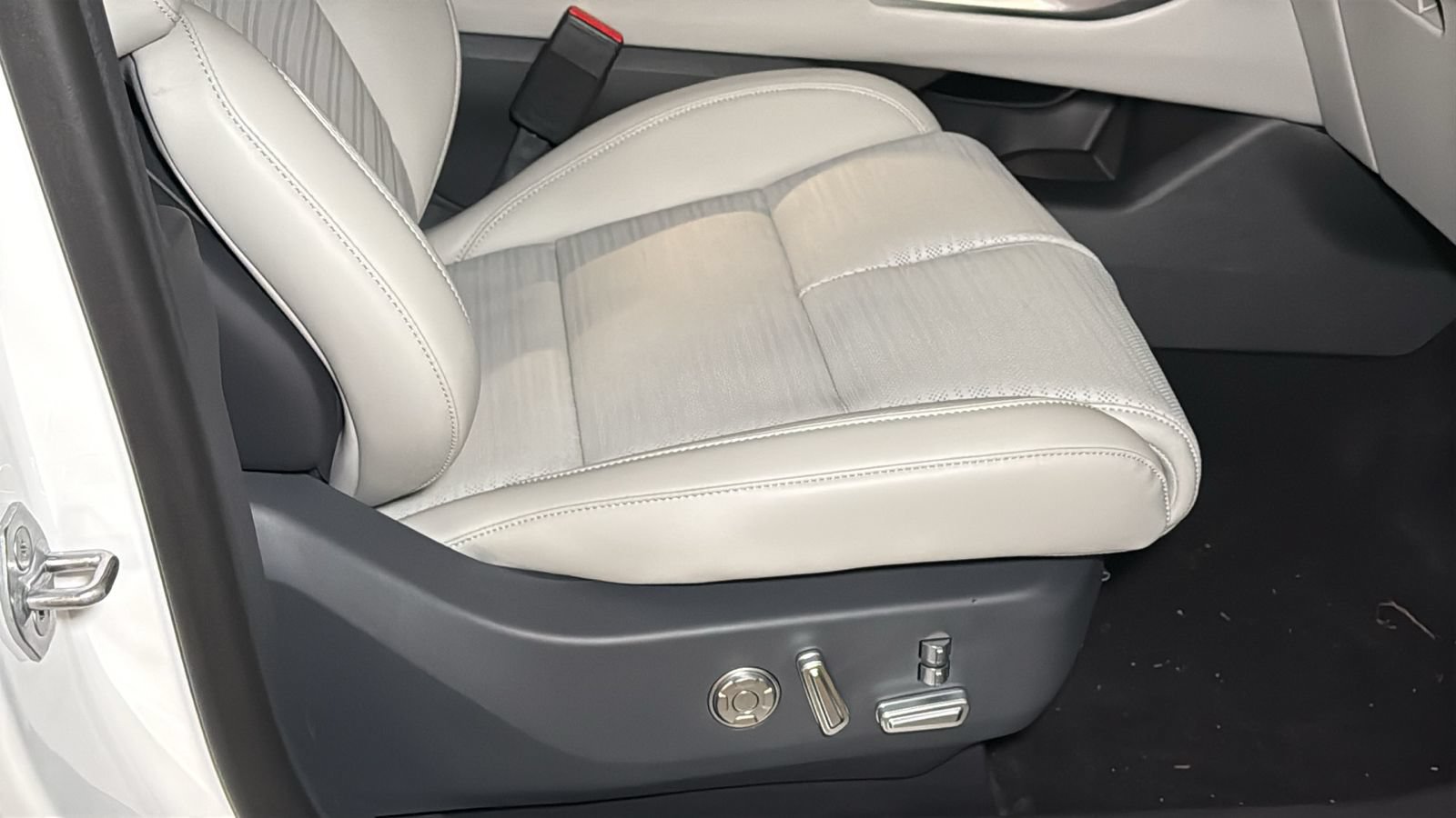 New 2026 Lincoln Nautilus Reserve AWD/4WD image 8