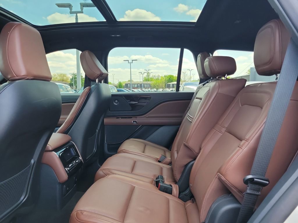 Certified 2025 Lincoln Aviator Reserve AWD/4WD image 14