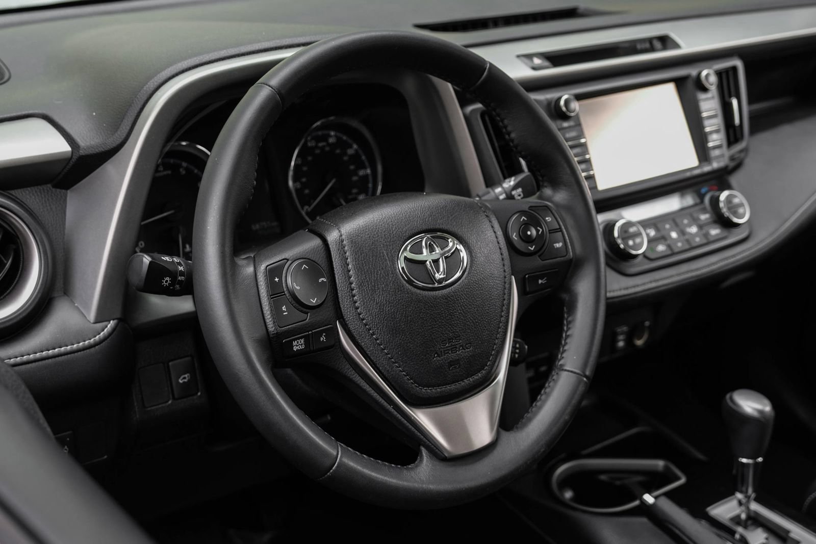 Used 2017 Toyota RAV4 Limited FWD image 17