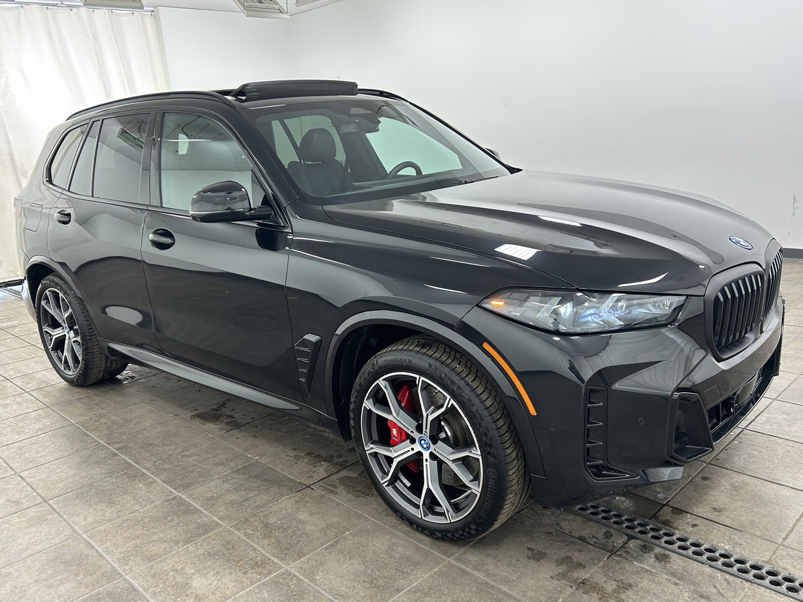 Used 2025 BMW X5 xDrive50e w/ M Sport Package image 6