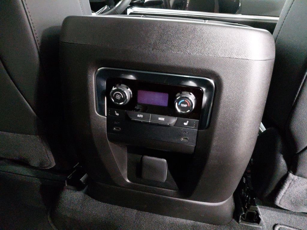 New 2026 Chevrolet Suburban Premier AWD/4WD image 21