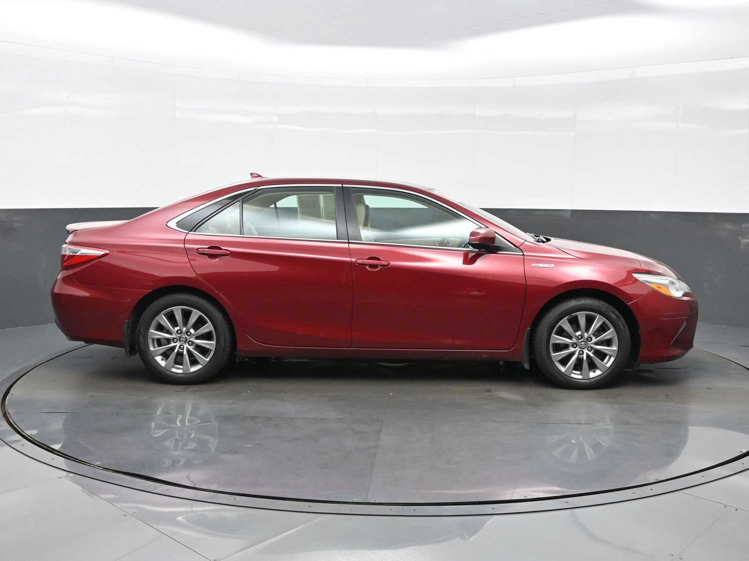 Used 2017 Toyota Camry XLE w/ Moonroof Package FWD image 7