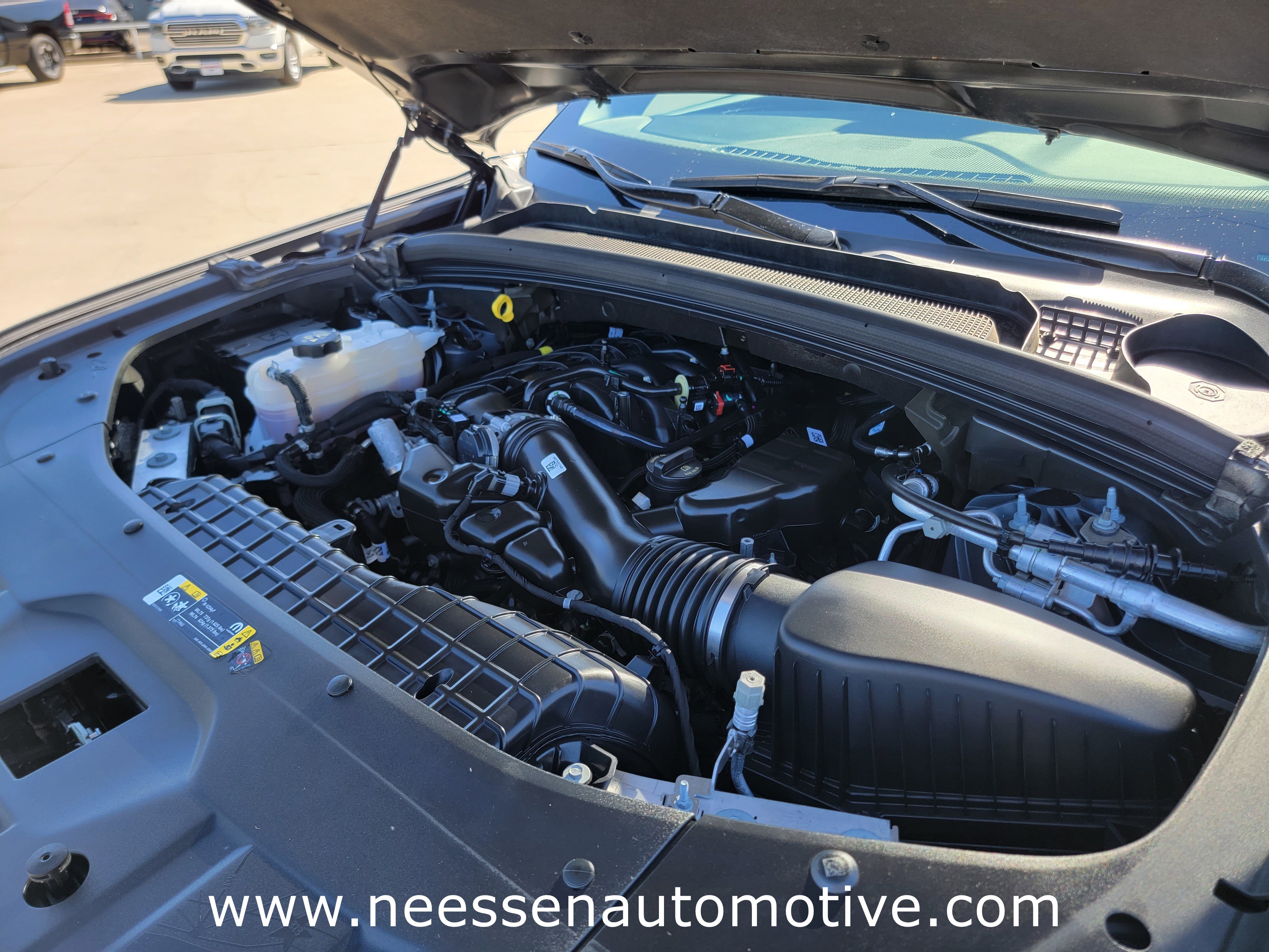 Used 2025 Jeep Grand Cherokee Laredo image 33