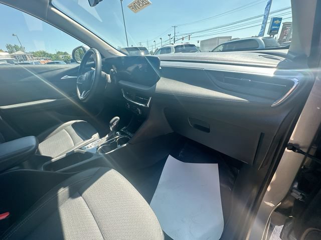 Used 2025 Buick Encore GX Preferred FWD image 31