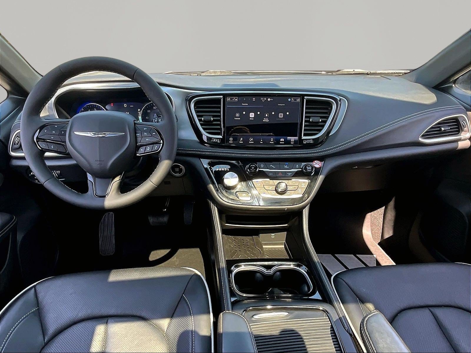 Used 2026 Chrysler Pacifica Limited w/ S Appearance Package FWD image 7