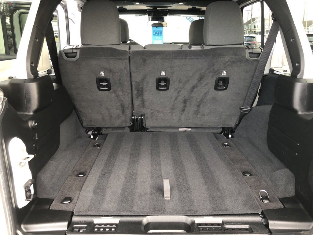 Used 2024 Jeep Wrangler Sport S image 38