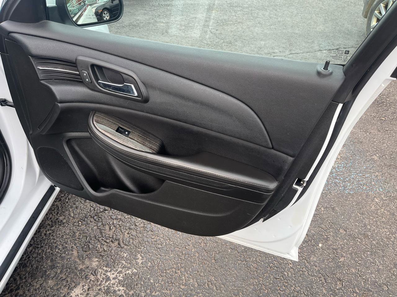 Used 2015 Chevrolet Malibu LT image 28