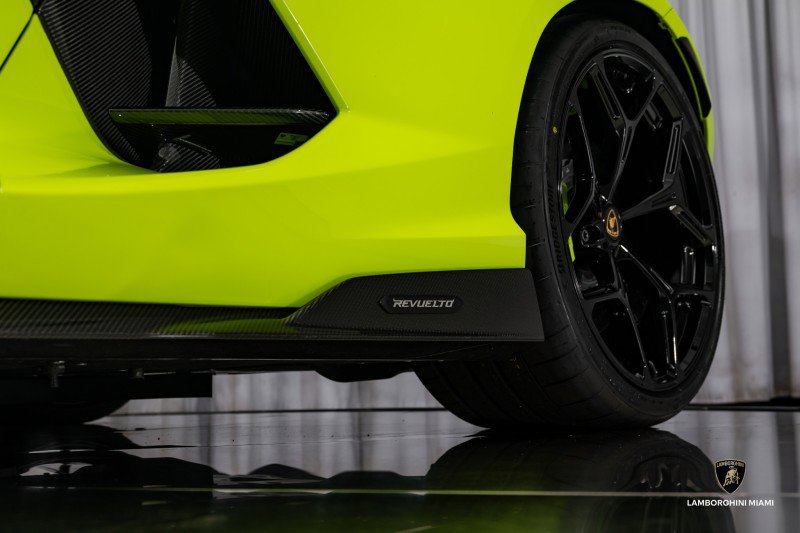Used 2024 Lamborghini Revuelto image 14