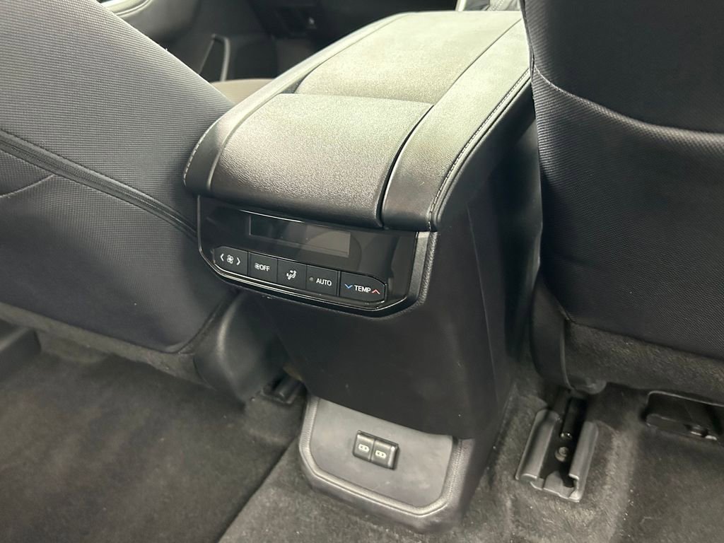 Used 2024 Toyota Highlander LE image 35