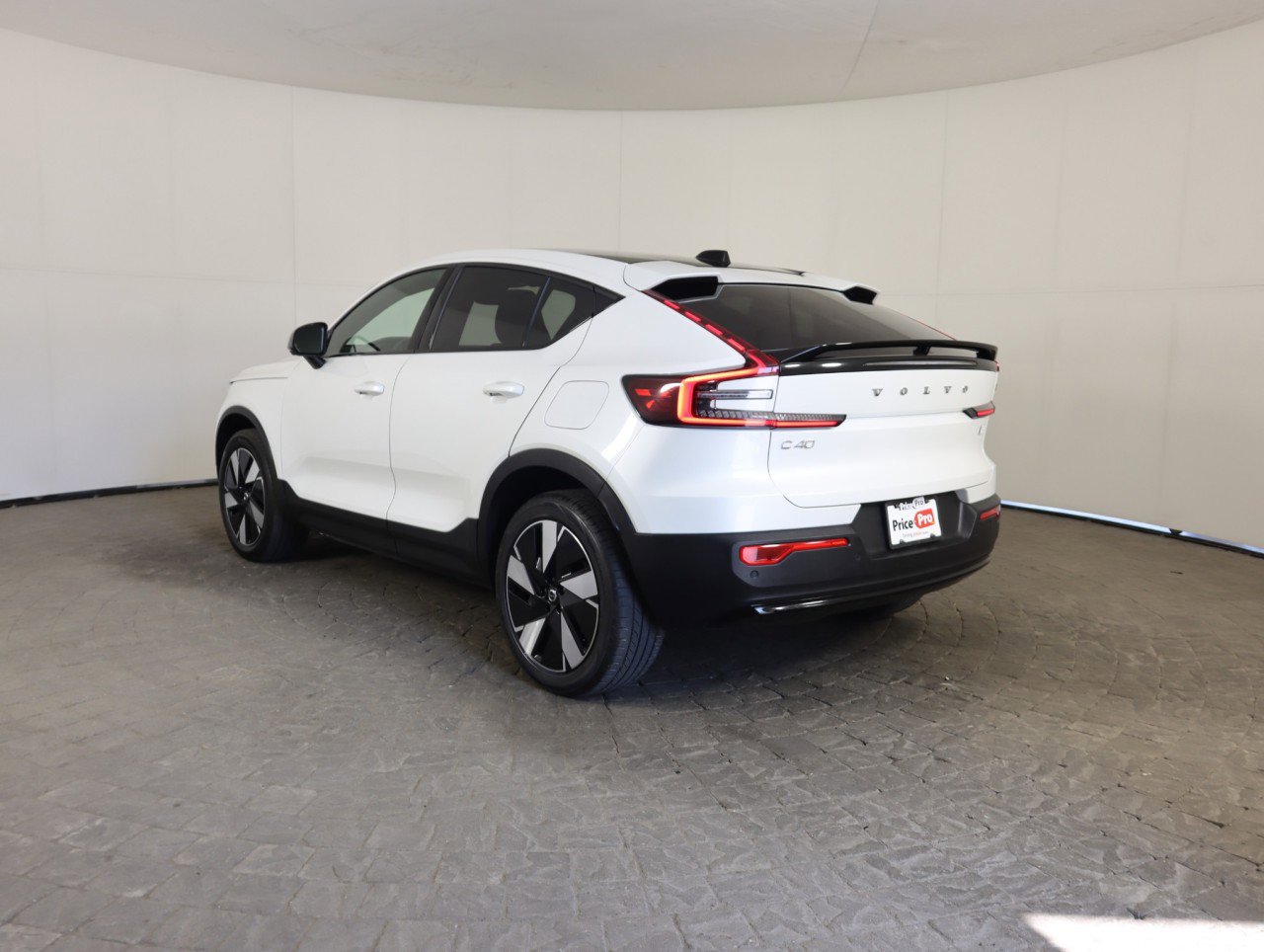 Used 2024 Volvo C40 Recharge Core image 5