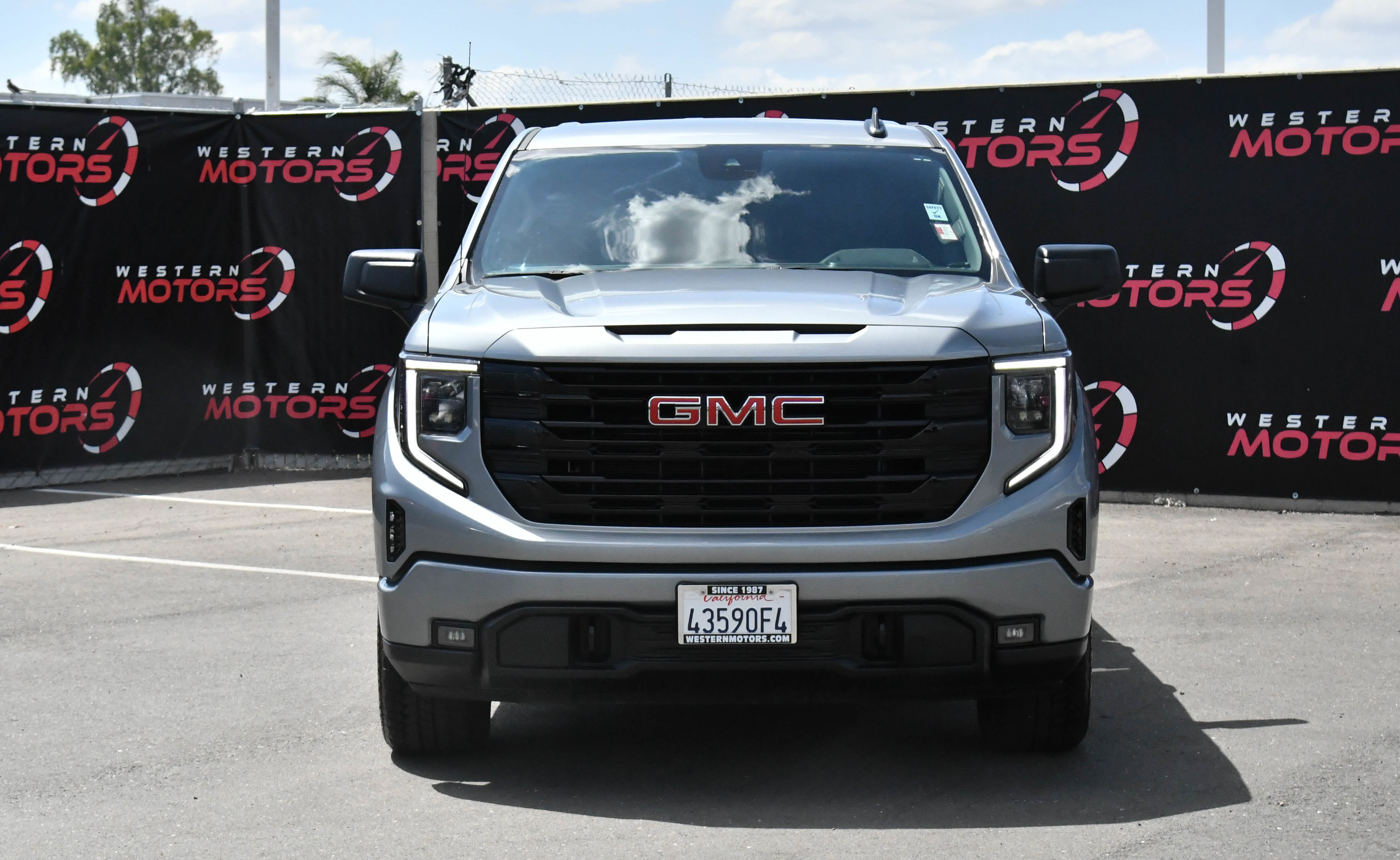 Used 2025 GMC Sierra 1500 Elevation w/ X31 Off-Road Package AWD/4WD image 2