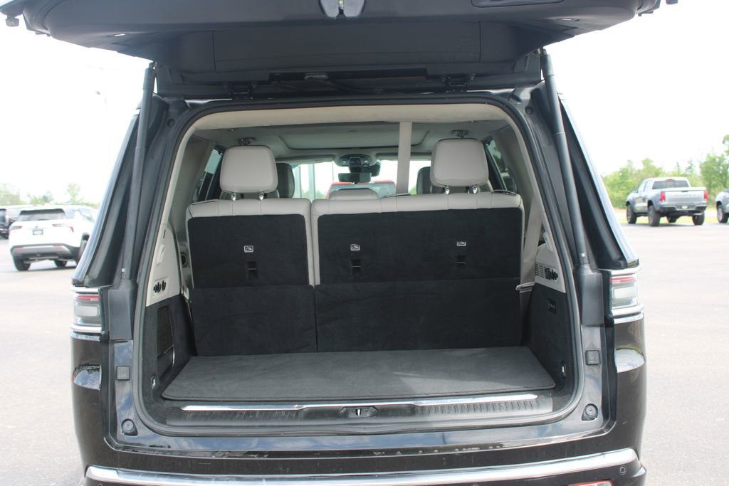 Used 2023 Jeep Grand Wagoneer Series II w/ Flexible Seating Group AWD/4WD image 14