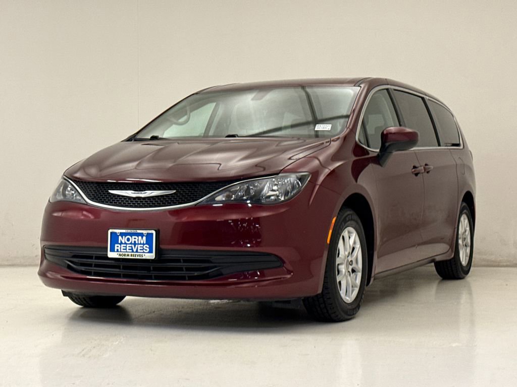 Used 2017 Chrysler Pacifica Touring image 2